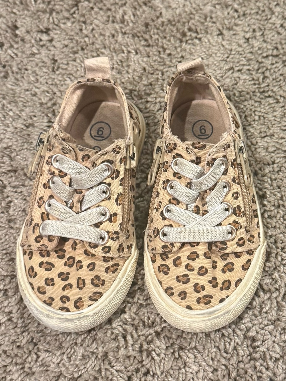 Cat & Jack Toddler Girls Size 6 Leopard Print Canvas Sneakers – Side Zip